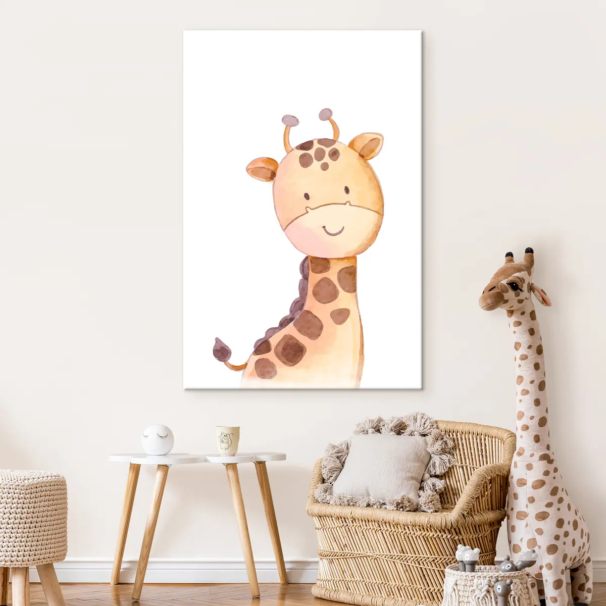 Wandbilder Fröhliche kleine Giraffe, die strahlend lächelt s37920