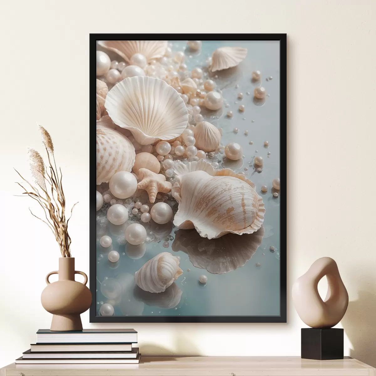 Poster Verschiedene Muscheln und Perlen auf hellblauem Hintergrund f38769