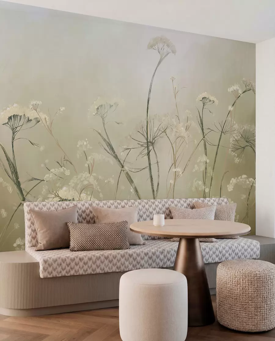 Fototapete Weiße Wildblumen in einem nebligen Feld mit weichem, unscharfem Sepia-Hintergrund w00903v1