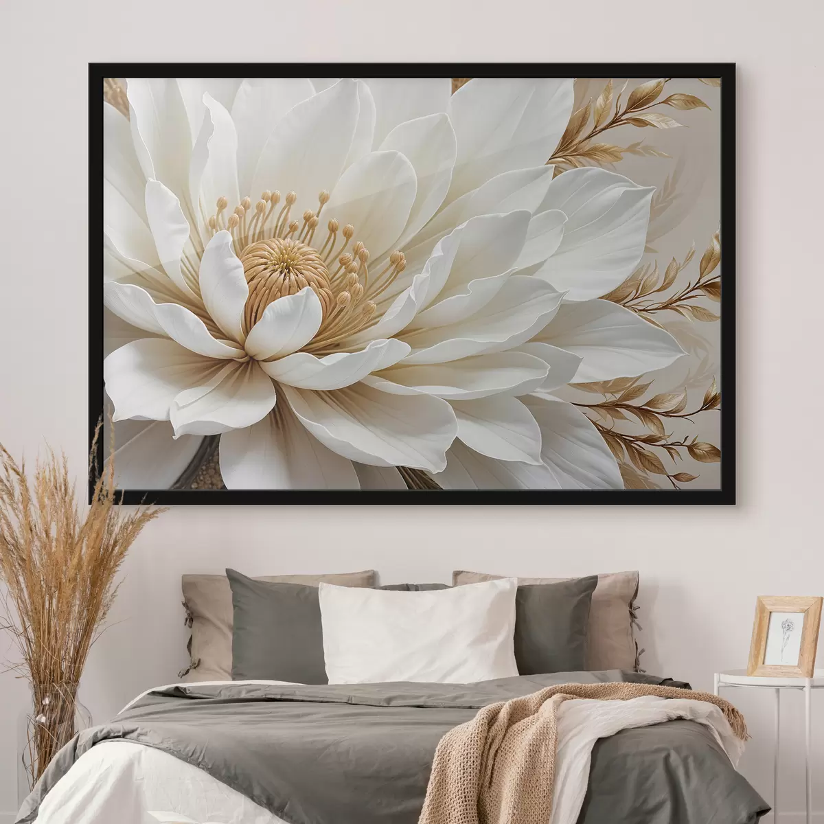 Poster Eine Nahaufnahme einer großen, weißen Dahlienblüte mit zarten Blütenblättern und einer leuchtend gelben Mitte f39508