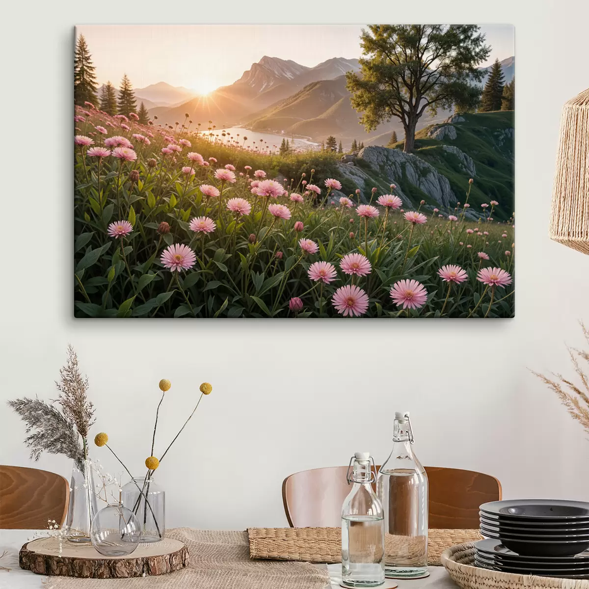 Wandbilder Ein Feld mit rosa Gänseblümchen-ähnlichen Blumen im Vordergrund, mit einer großen Bergkette im Hintergrund s40154