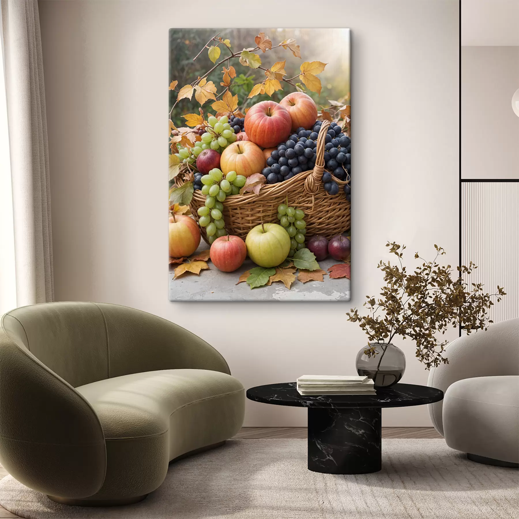 Fototapete Ein Korb mit verschiedenen Herbstfrüchten, darunter Äpfel, Trauben und Birnen, umgeben von abgefallenen Blättern s40409