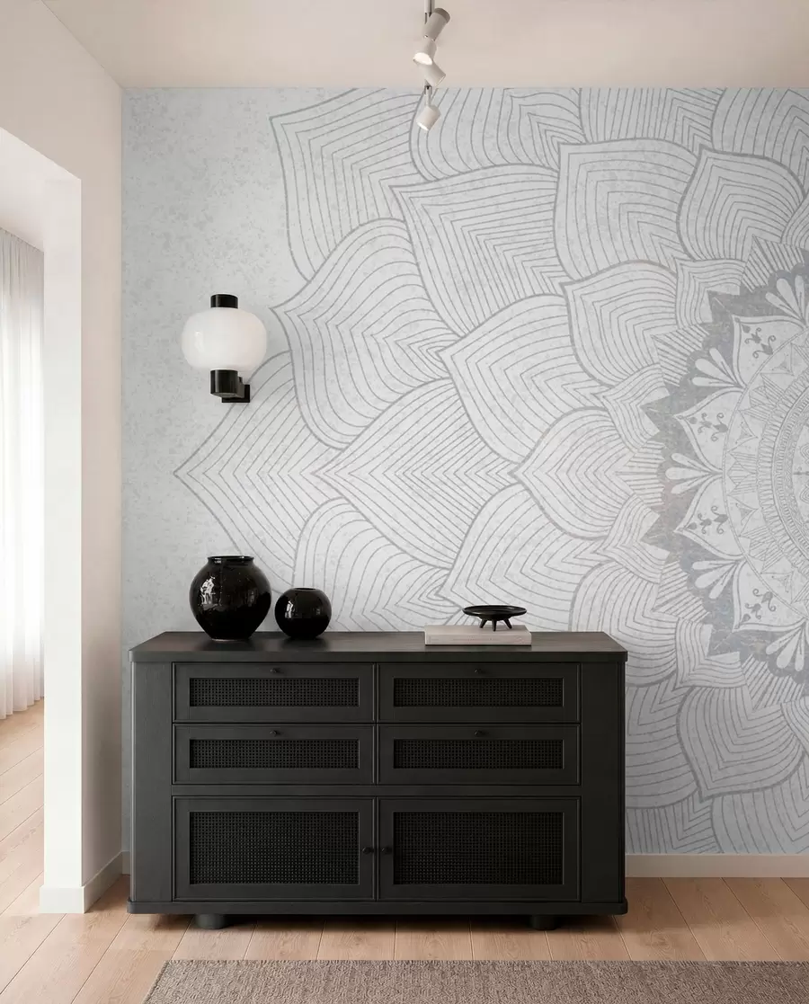 Fototapete Rundes Mandala, Tapete für den Yogaraum oder zur Harmonisierung des persönlichen Raums. Wand Mandala in Grautönen auf einem strukturierten heterogenen Hintergrund w01088v2