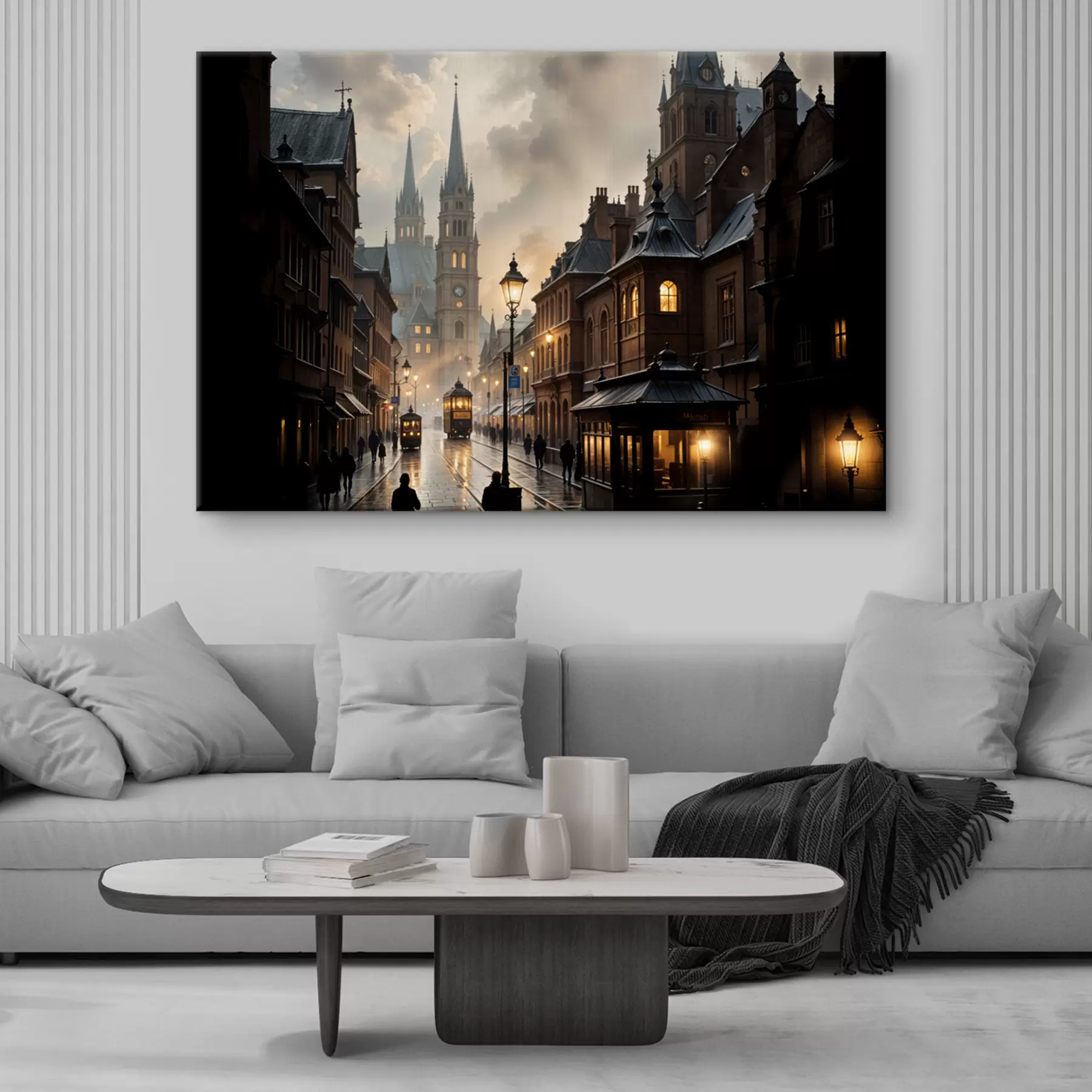 Fototapete Ein regnerischer Abend in einer alten europäischen Stadt, mit Kopfsteinpflaster, historischen Gebäuden und einer vorbeifahrenden Straßenbahn s40604