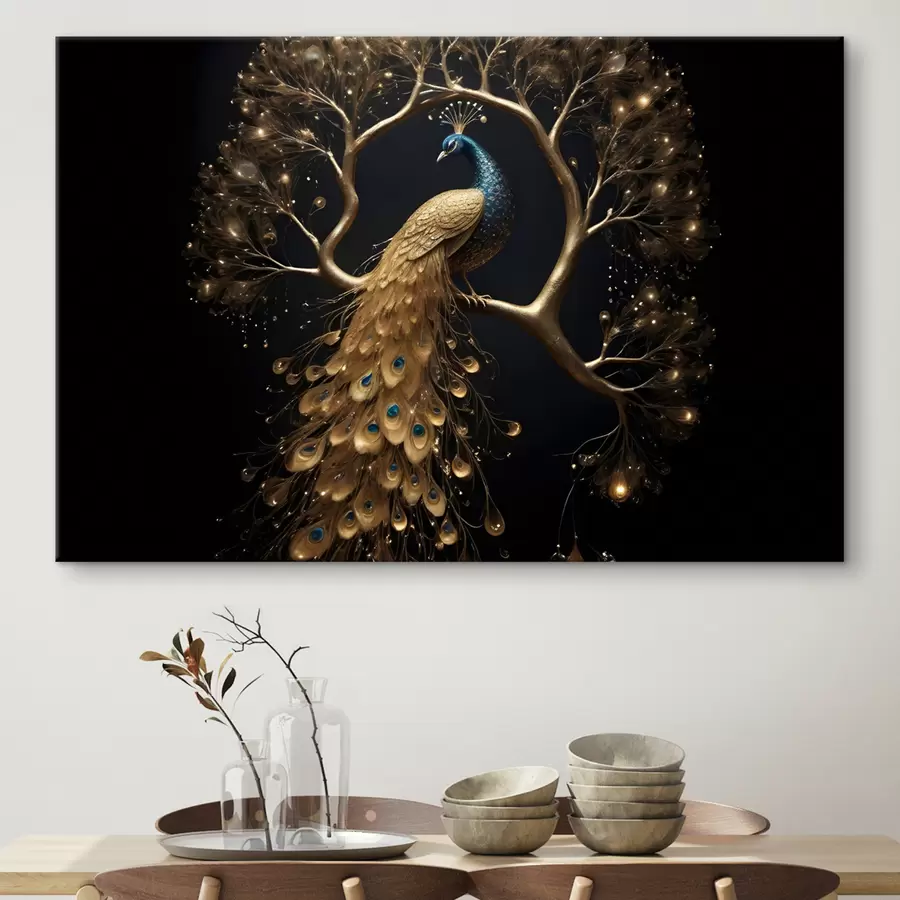 Fototapete Ein Pfau mit leuchtenden Federn sitzt auf einem Ast vor einem dunklen Hintergrund mit leuchtenden Bäumen s40612