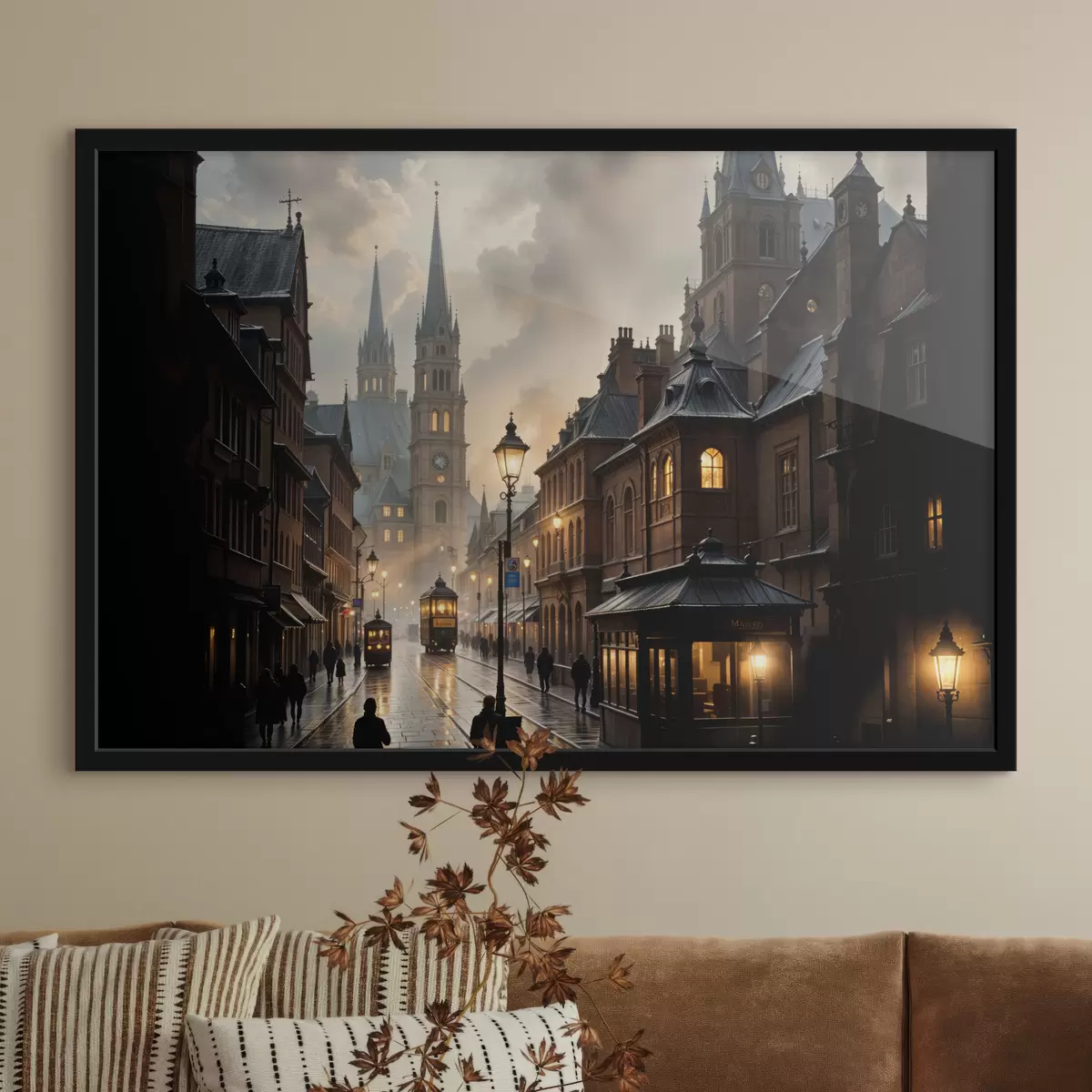 Poster Ein regnerischer Abend in einer alten europäischen Stadt, mit Kopfsteinpflaster, historischen Gebäuden und einer vorbeifahrenden Straßenbahn f40604