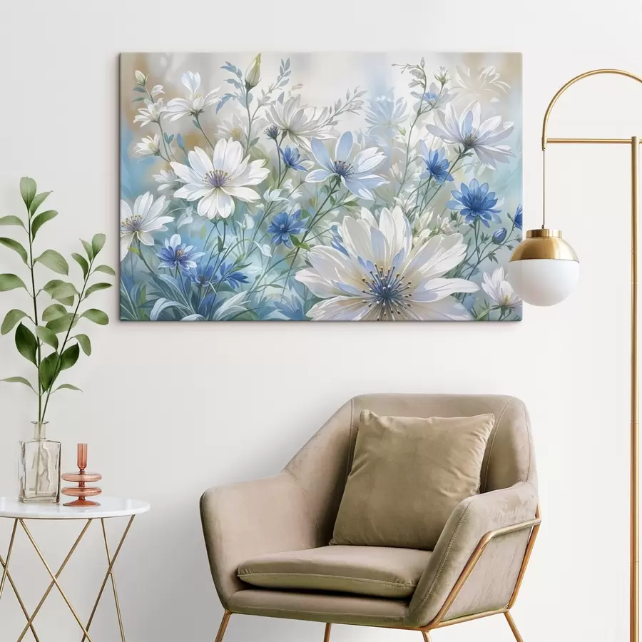 Wandbilder Ein Feld mit weißen und blauen, gänseblümchenähnlichen Blüten mit grünen Blättern und Stängeln vor einem weichen, verschwommenen Hintergrund s41086