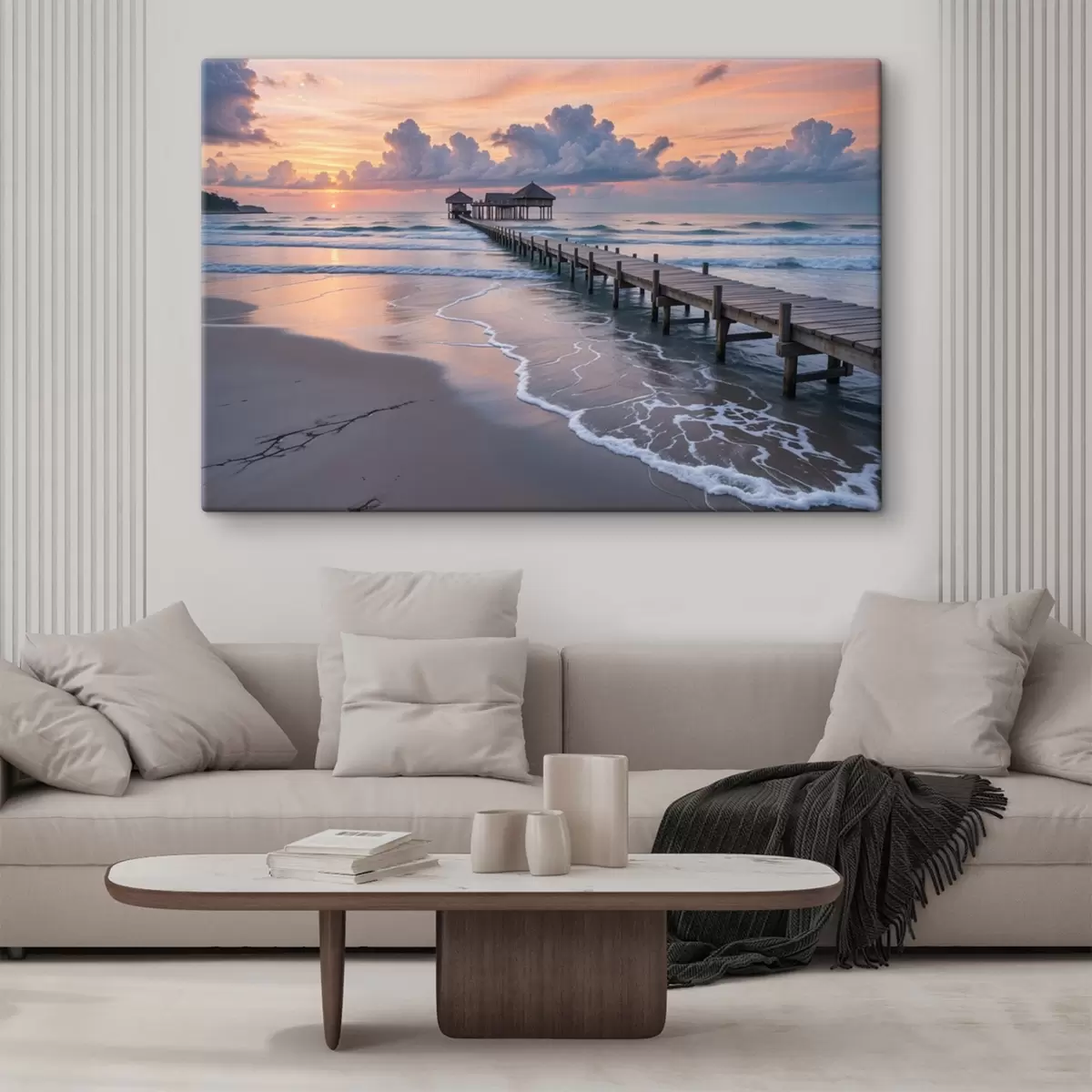 Wandbilder Ein hölzerner Steg, der in einen ruhigen Ozean bei Sonnenuntergang mit bunten Wolken hineinragt s41091