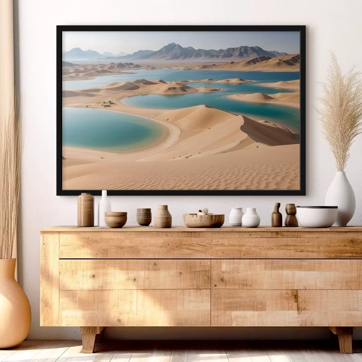 Poster Eine weite Wüstenlandschaft mit sanften Sanddünen und türkisfarbenen Seen, umgeben von schroffen Bergen f41087