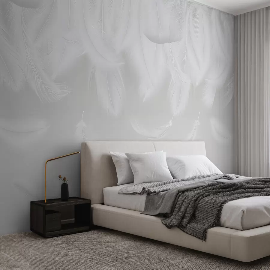 Fototapete Zarte weiße Federn fallen von oben auf einen hellbeigen Hintergrund w01150v1