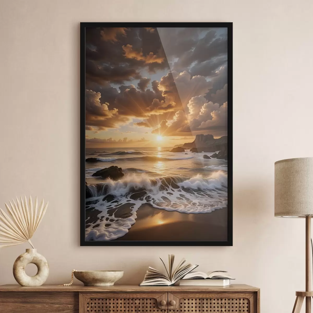 Poster Ein dramatischer Sonnenuntergang über einer felsigen Küste, mit krachenden Wellen und dramatischen Wolken am Himmel f41245