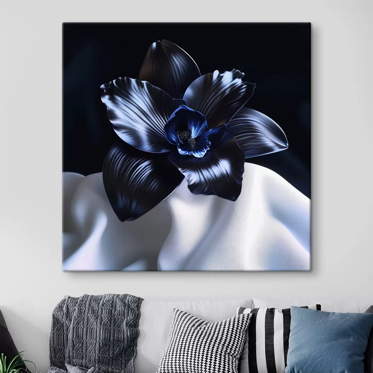 Wandbilder Eine schwarze Orchidee vor einem seidenen Hintergrund s41976