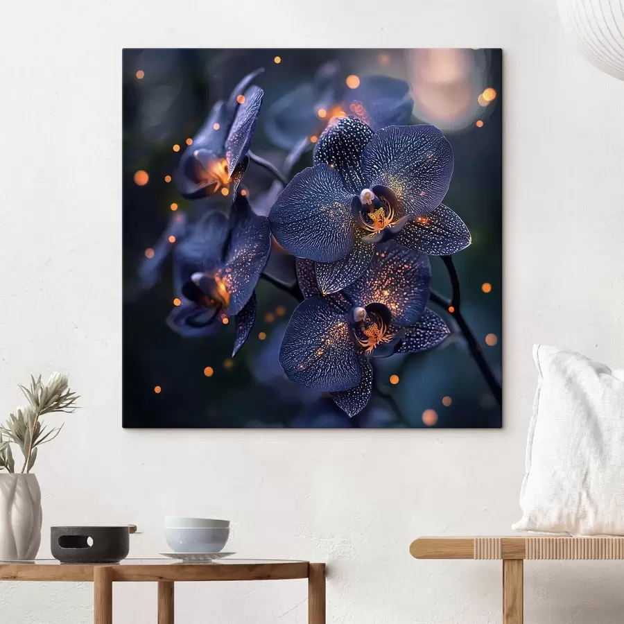 Wandbilder Eine zauberhafte dunkelblaue Orchidee mit gelben Akzenten s41979