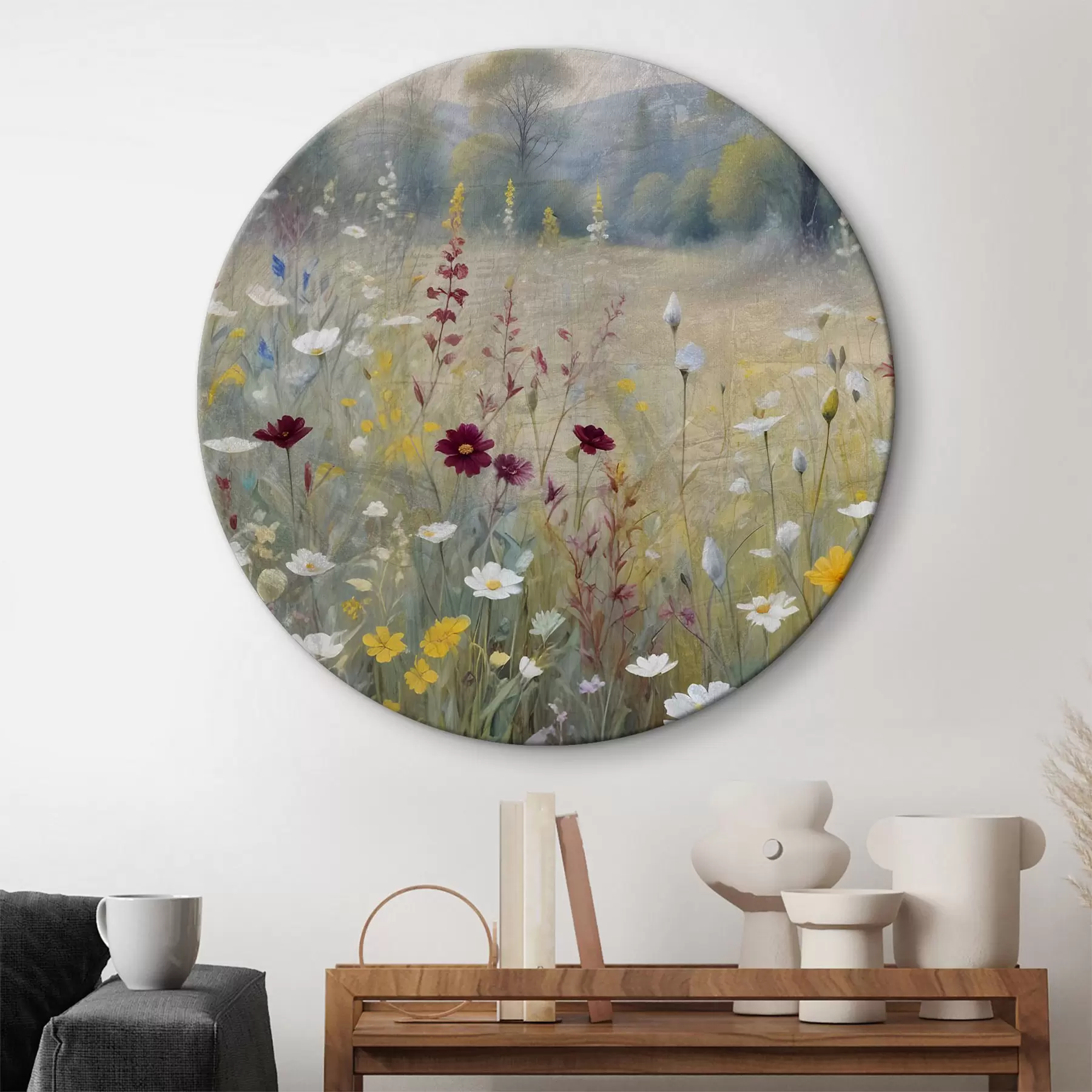 Wandbilder Eine bunte Wiese mit Wildblumen mit einem verschwommenen Wald im Hintergrund r38368