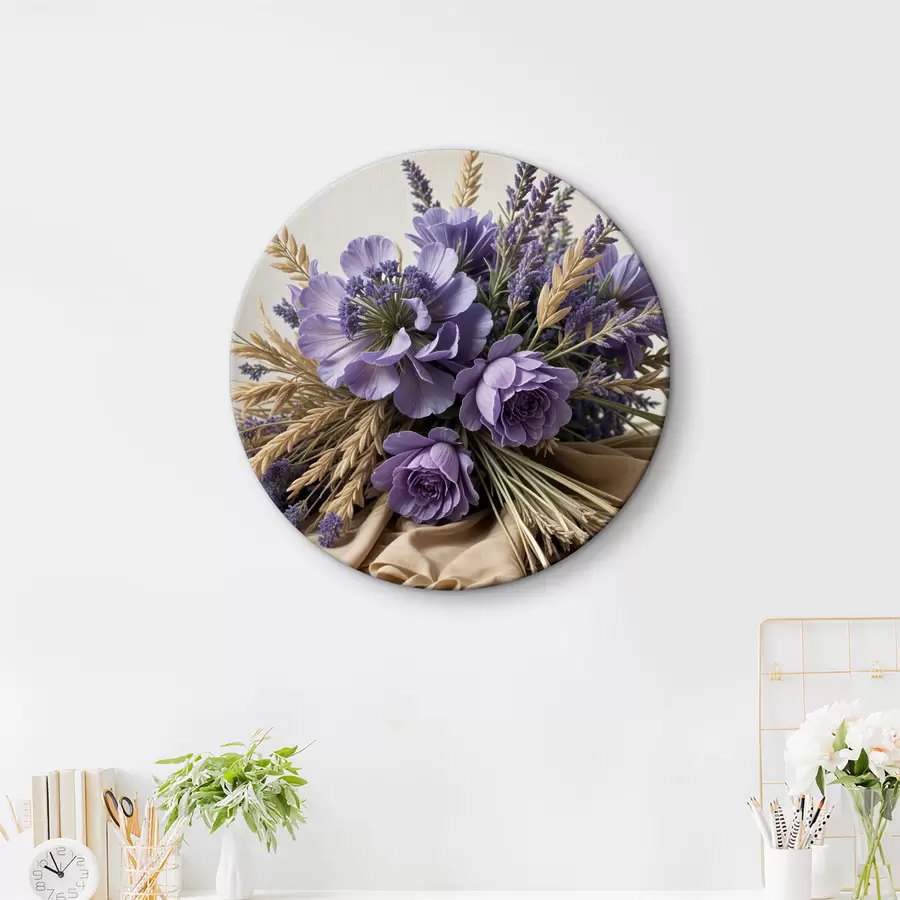 Fototapete Ein Strauß violetter Blumen, darunter Pfingstrosen und Lavendel, mit Weizenhalmen auf hellem Hintergrund r40030