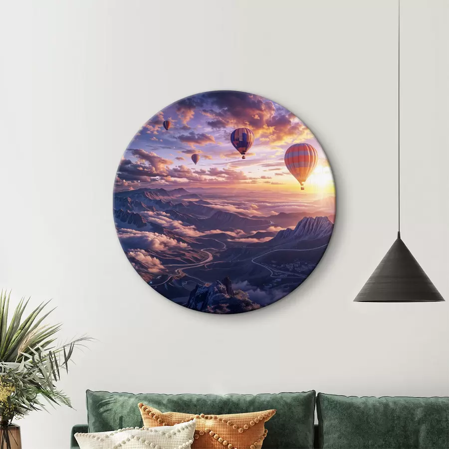 Wandbilder Heißluftballons schweben bei Sonnenuntergang über einer Berglandschaft, mit Wolken und leuchtenden Farben am Himmel r40397