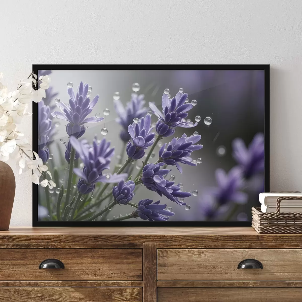 Poster Lila Lavendelblüten mit Wassertropfen auf den Blütenblättern, vor einem unscharfen Hintergrund f42229