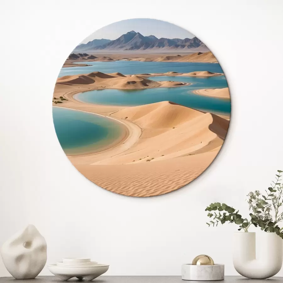 Wandbilder Eine weite Wüstenlandschaft mit sanften Dünen und türkisfarbenen Seen, umgeben von schroffen Bergen r41087