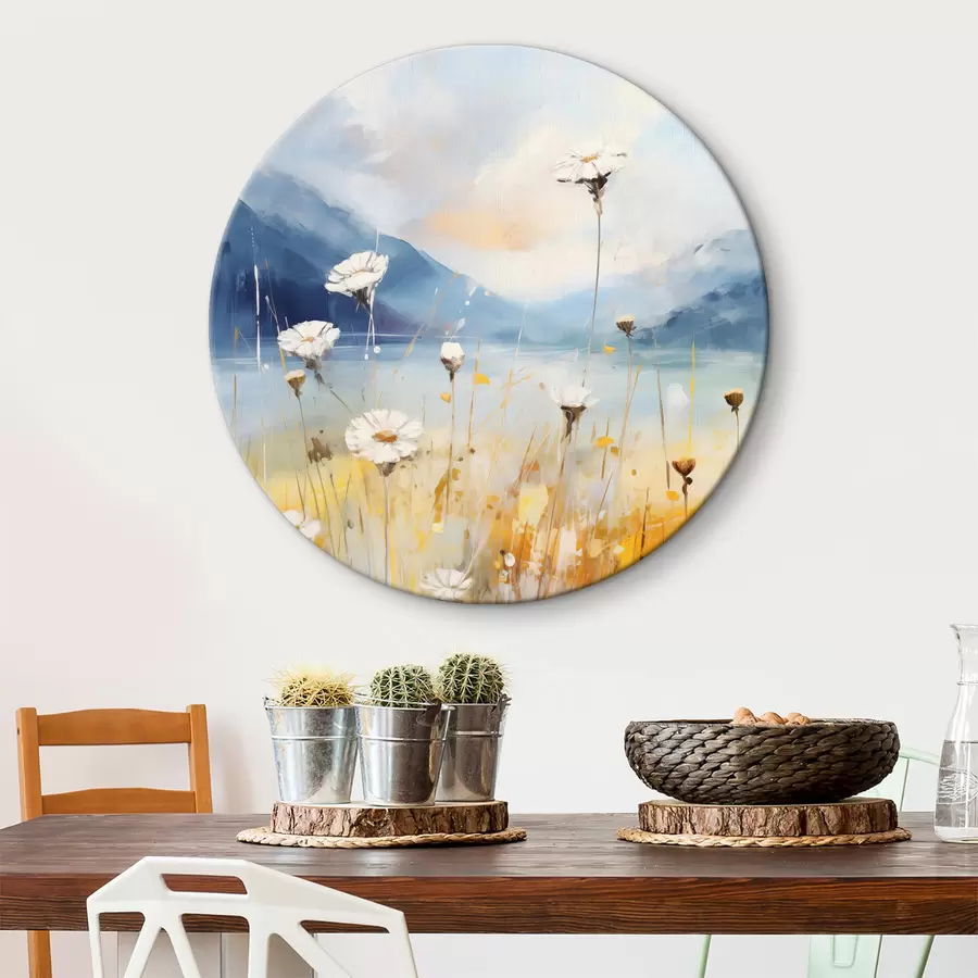 Wandbilder Weiße Gänseblümchen vor dem Hintergrund der Berge, blau, gelb, orange Farben r40522
