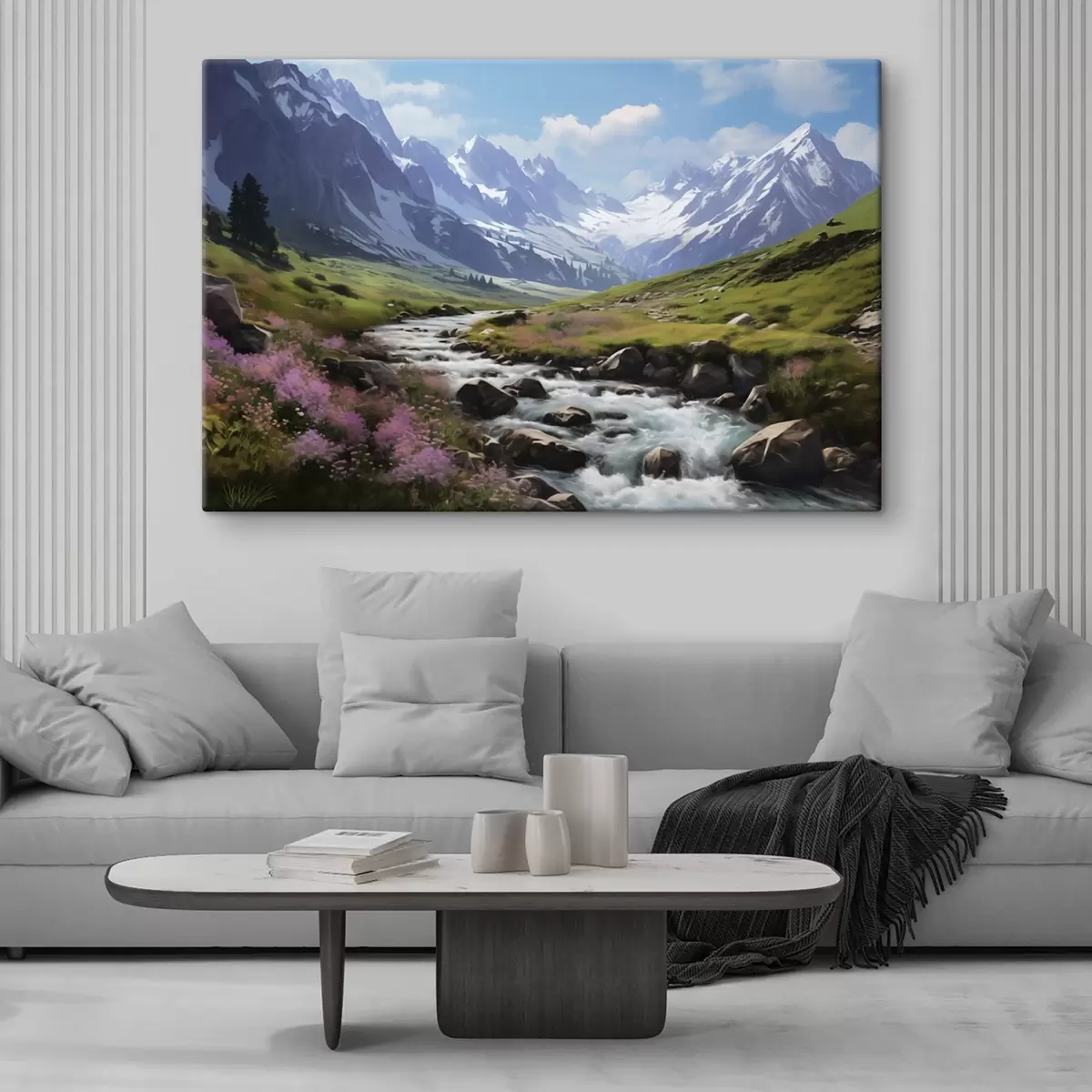 Wandbilder Eine Berglandschaft mit einem rauschenden Bach, blühenden Wiesen und schneebedeckten Gipfeln am Horizont unter einem strahlend blauen Himmel. s42563