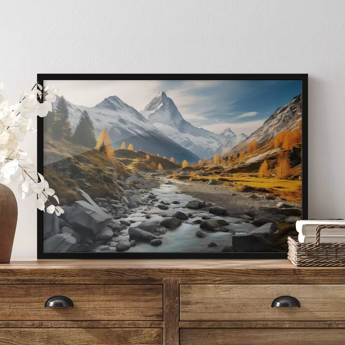 Poster Herbstliche Berglandschaft mit einem reißenden Fluss, Bäumen und einem majestätischen Gipfel vor dem Hintergrund eines klaren Himmels. f42564