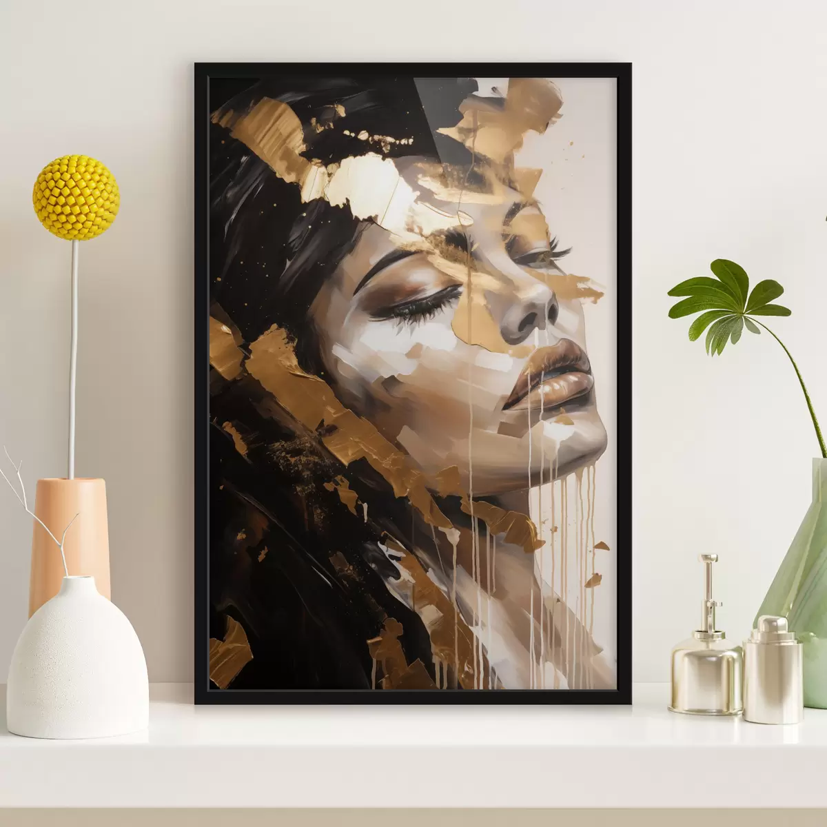 Poster Ein abstraktes Porträt einer Frau mit sanftem Gesichtsausdruck, das in warmen Tönen mit dynamischen Pinselstrichen wiedergegeben ist, die Tiefe und Emotionen verleihen. f42627