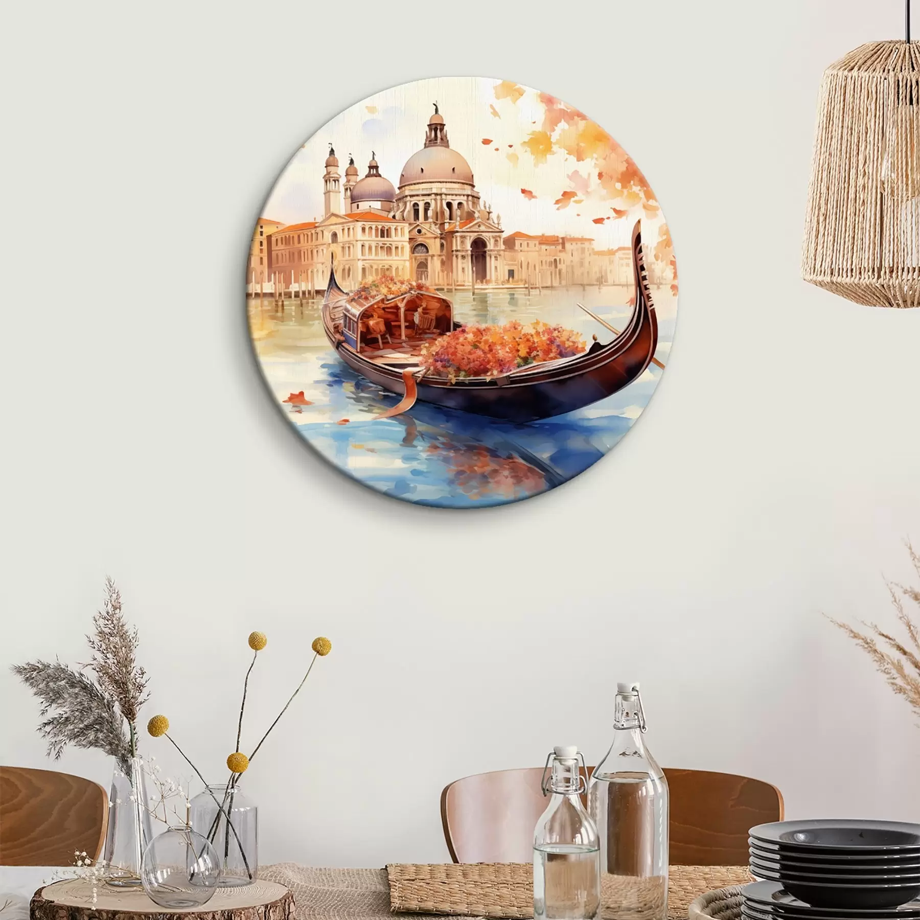 Wandbilder Eine herbstliche Ansicht von Venedig mit einer Gondel, umgeben von leuchtend orangefarbenen und roten Blättern, mit Spiegelungen von Gebäuden im ruhigen Wasser des Kanals r42576