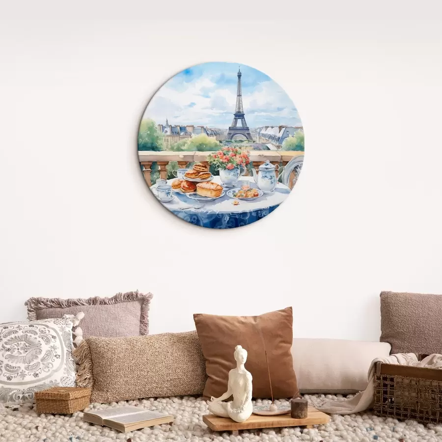 Wandbilder Ein romantischer Blick auf den Eiffelturm von einem Balkon mit einem gedeckten Tisch mit Desserts, Tee und Blumen in einer sommerlichen Atmosphäre. r42579