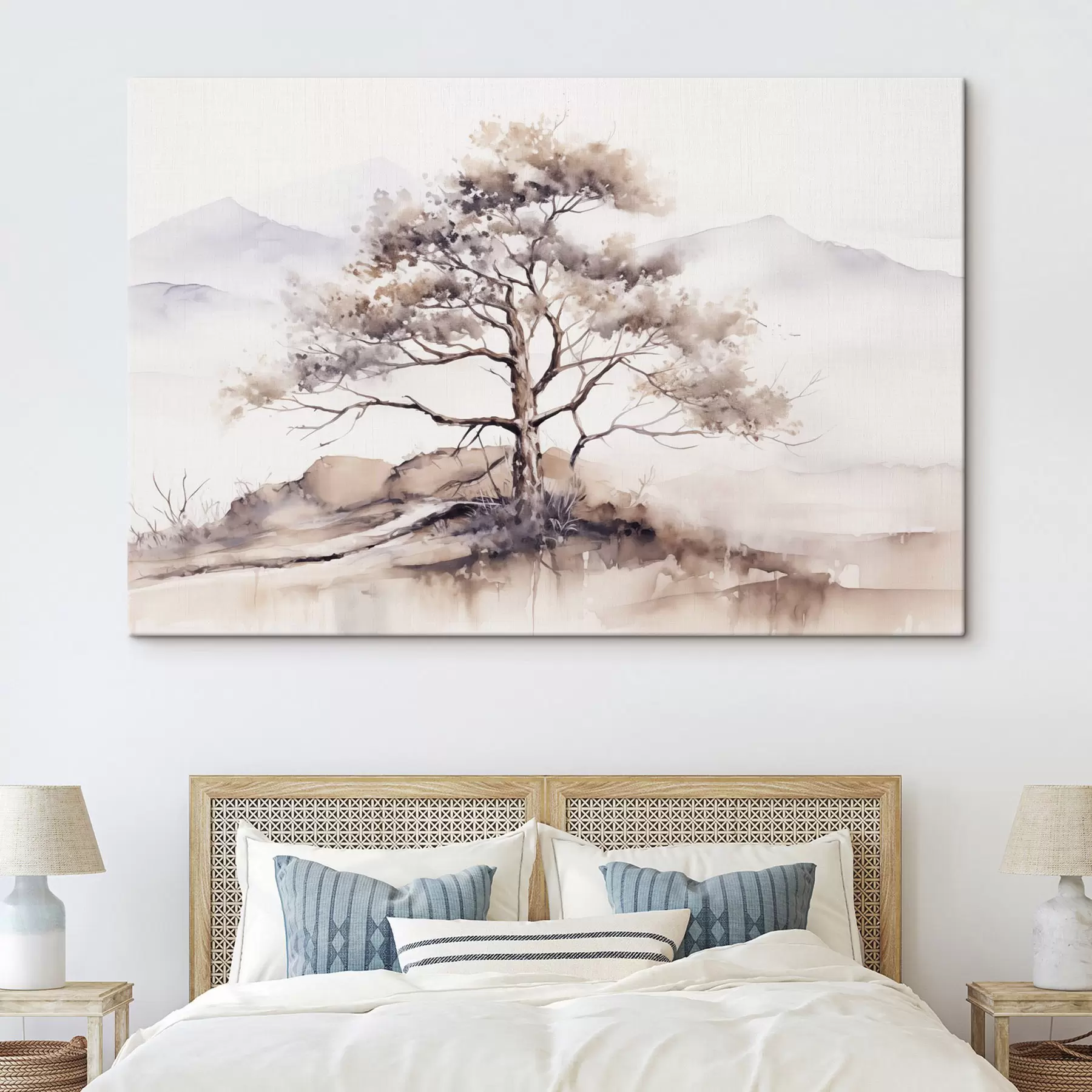 Fototapete Ein einsamer Baum mit verdrehtem Stamm und spärlichen Ästen vor einem sanften, gedämpften Hintergrund aus Bergen s42715