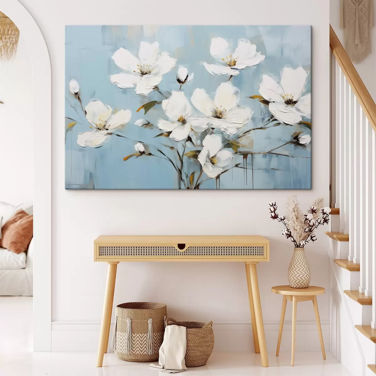 Wandbilder Weiße Blumen mit zarten Blütenblättern und grünen Blättern vor einem hellblauen Hintergrund Ölgemälde Nachahmung s42719