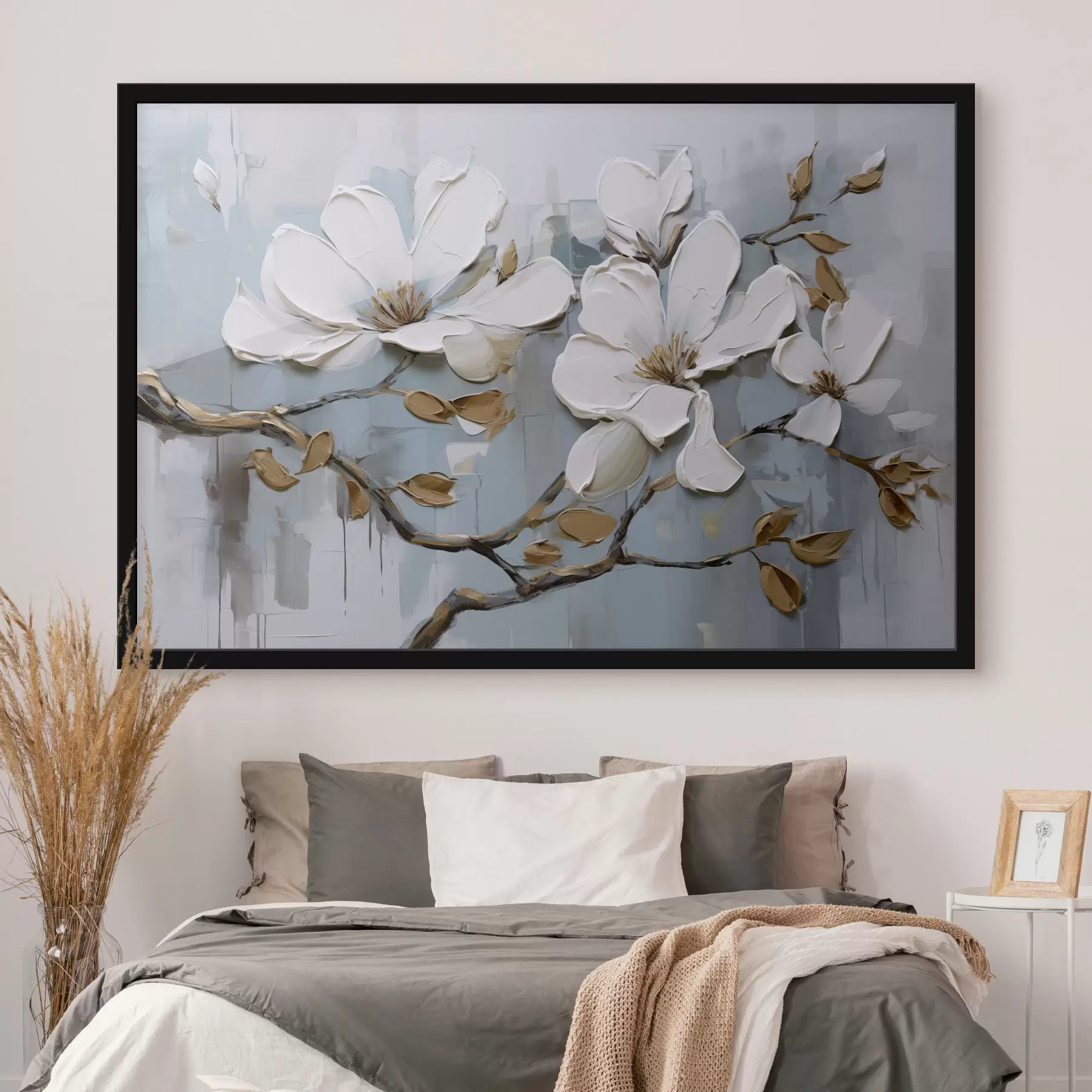 Fototapete Weiße Magnolienblüten mit strukturierten Blütenblättern und braunen Blättern auf einem weichen blauen Hintergrund Ölgemälde Imitation f42711