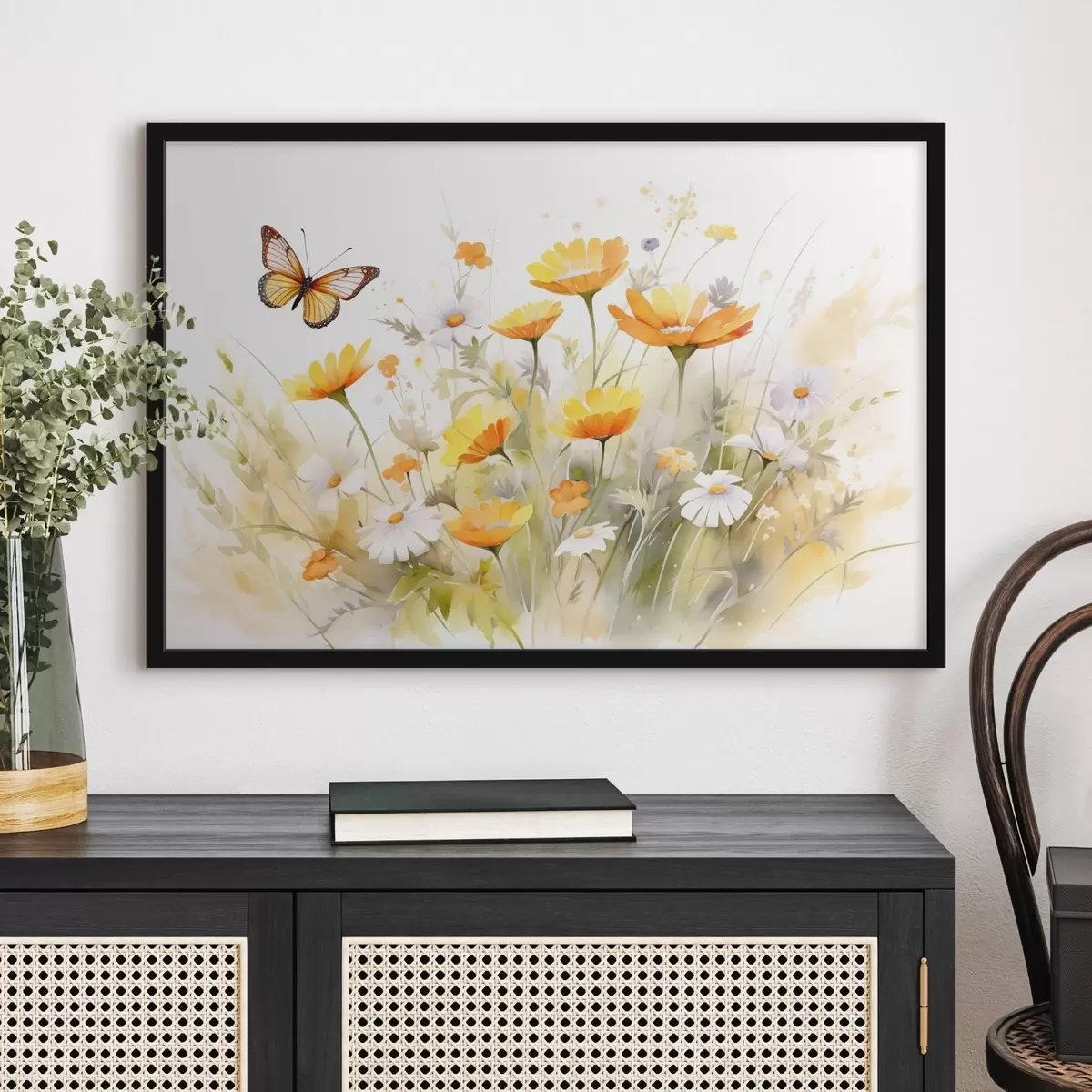 Poster Ein leuchtendes, aquarellartiges Blumenfeld mit orangefarbenen und weißen Gänseblümchen, in dessen Nähe ein Schmetterling flattert f42714