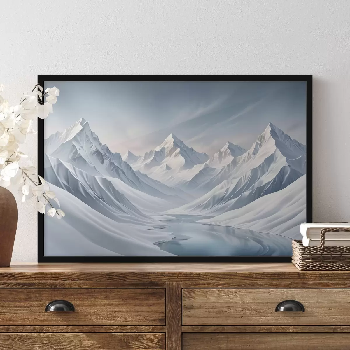 Poster Schneebedeckte Berge mit scharfen Gipfeln und einem sanft abfallenden Himmel, der von blass zu hellblau übergeht f42724