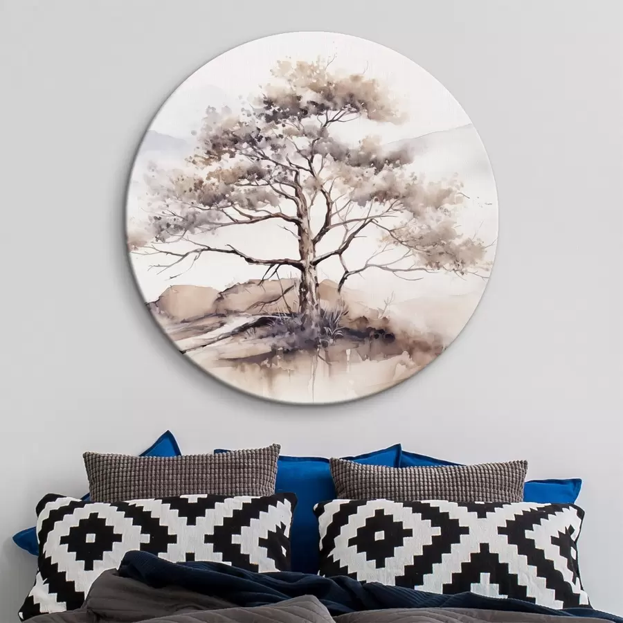 Wandbilder Ein einsamer Baum mit verdrehtem Stamm und spärlichen Ästen vor einem sanften, gedämpften Hintergrund aus Bergen r42715