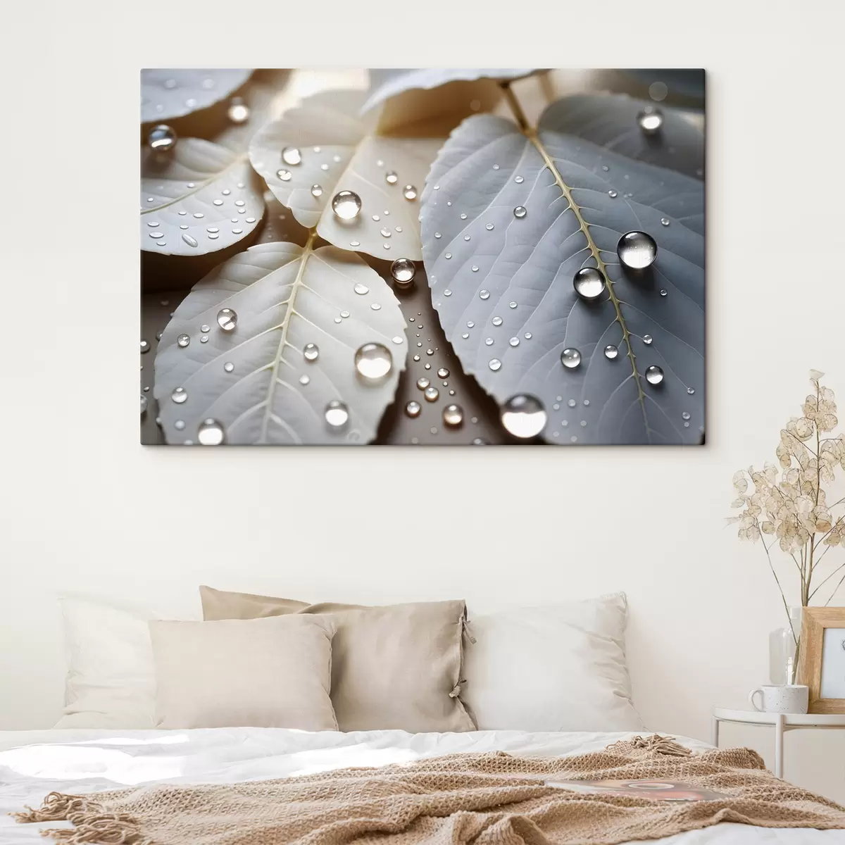 Wandbilder Nahaufnahme von weißen Blättern, die mit Wassertropfen bedeckt sind, eine minimalistische Komposition, neutraler Hintergrund s43159