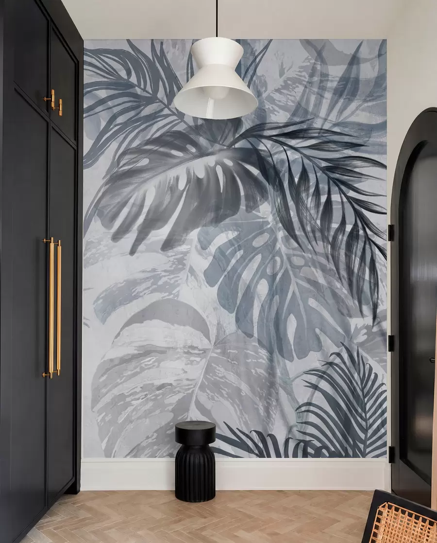 Fototapete Monstera und Palmenblätter in Blau- und Grautönen, botanisch, tropisches Laub, Dschungelpflanzen, strukturierter Hintergrund w09011v1