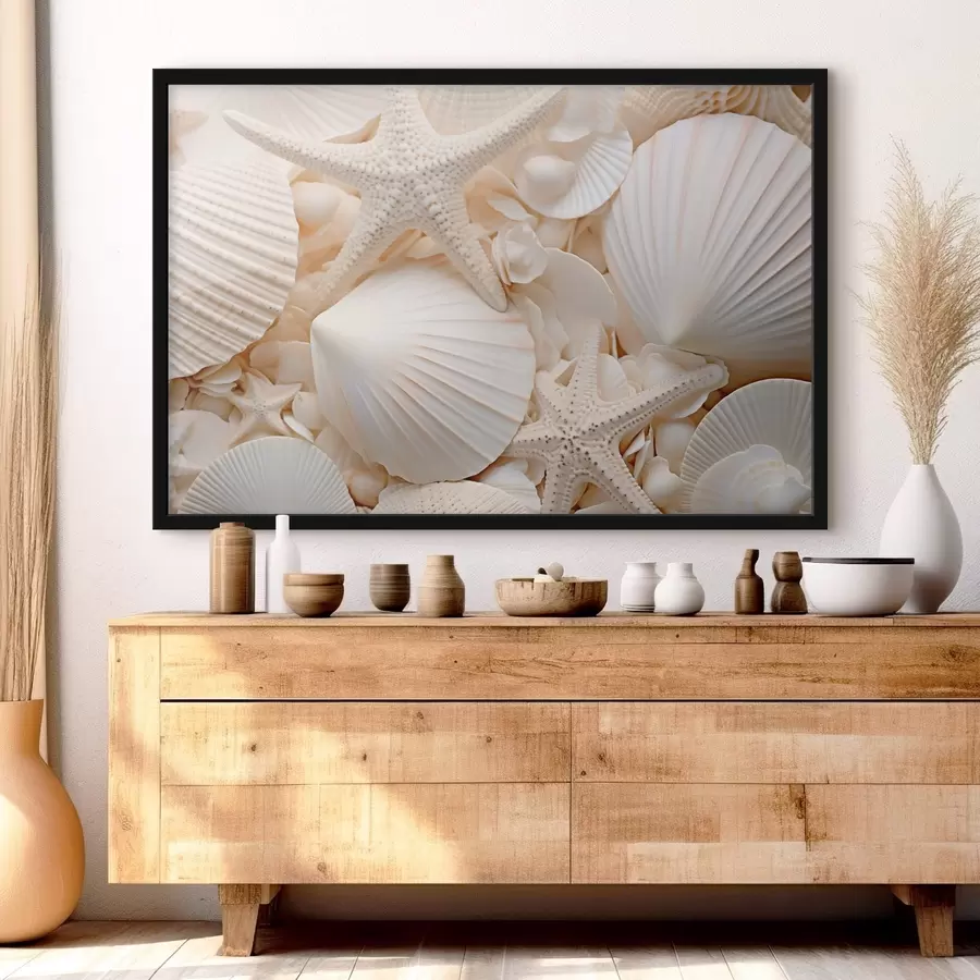 Wandbilder Dekorative weiße Muscheln und Seesterne, die eine strukturierte monochromatische Komposition bilden f44392