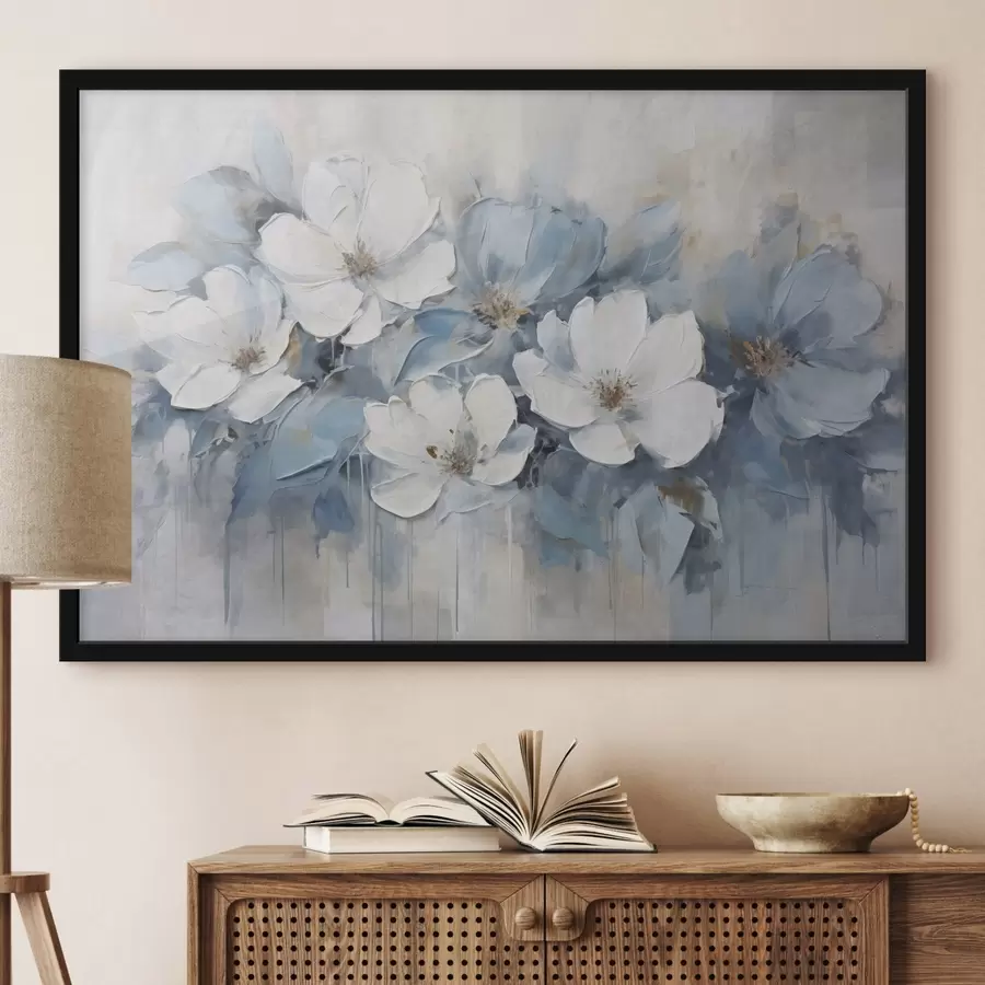 Fototapete Weiße Blumen mit blauen Blättern, auf einem hellbeigen Hintergrund, mit sichtbaren Pinselstrichen f44395