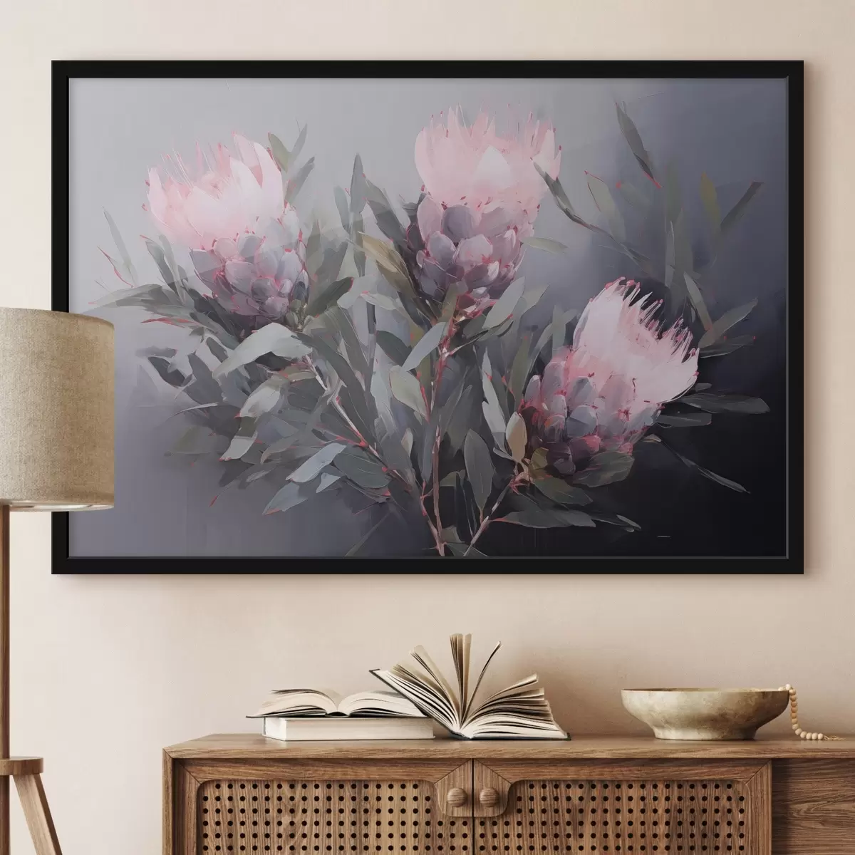 Poster Rosa Protea Blumen mit grünen Blättern, weiche Pinselstriche, dunkle Farben, elegante Komposition f44400
