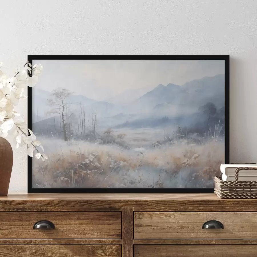 Fototapete Strukturierte Landschaft mit Bergen, trockenem Gras und einem Wald, gedämpfte Farben f44402