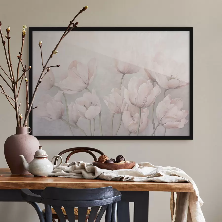 Fototapete Rosafarbene Tulpen mit langen Stielen, weiche, gedämpfte Farben, hellgrauer Hintergrund f44407