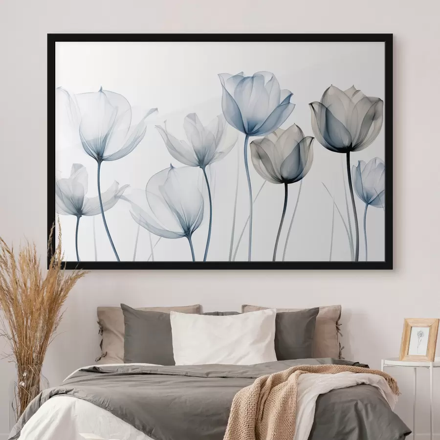 Fototapete Transluzente blaue und weiße Tulpen mit langen Stielen, vor einem schlichten weißen Hintergrund f44409