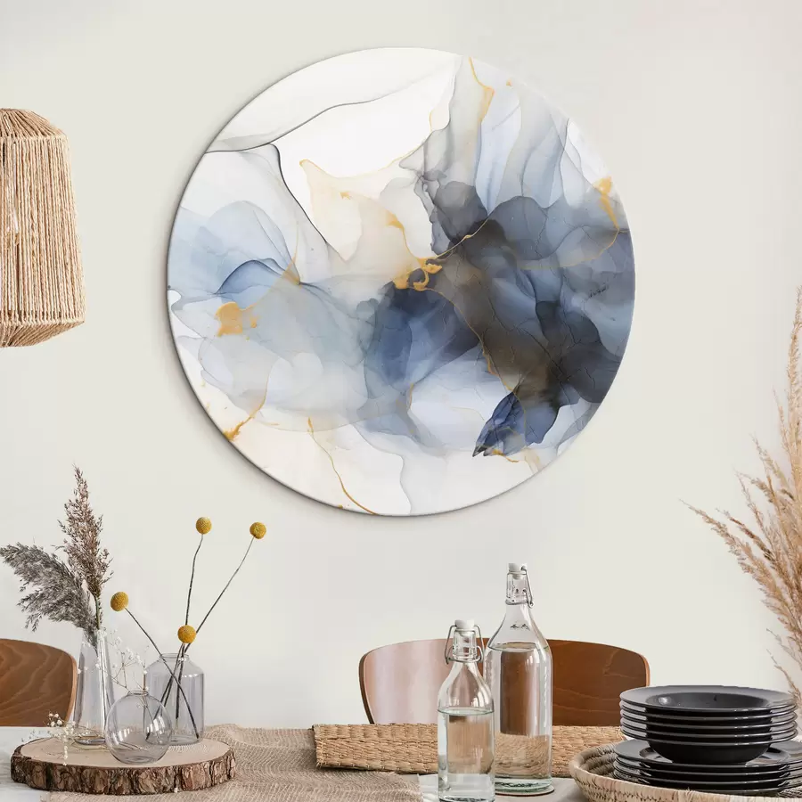 Wandbilder Abstrakte Malerei mit blauer Tinte, fließende und organische Formen, zarte Texturen auf weißem Hintergrund r44397