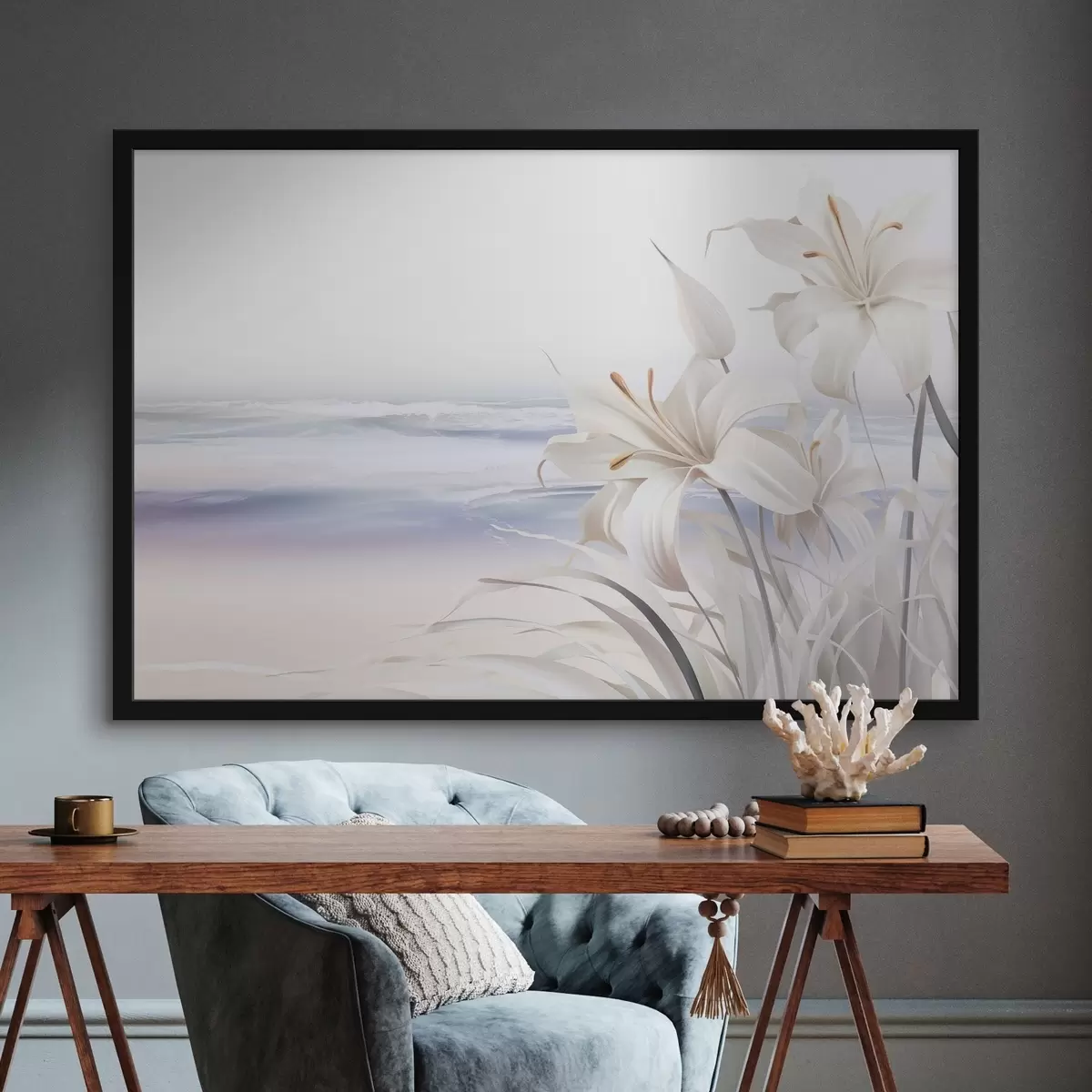 Poster Weiße Lilien mit orangefarbenen Blütenstempeln und langen Blättern an einem Strand mit sanften Wellen im Hintergrund, Pastellfarben f44850