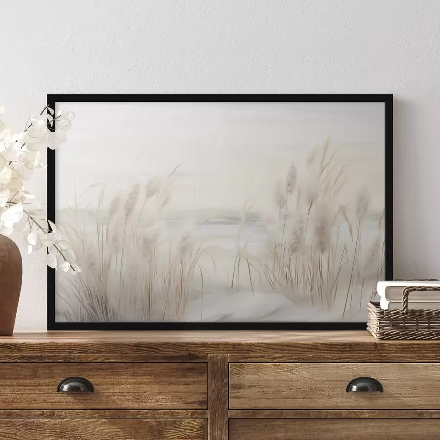 Fototapete Beigefarbenes Schilf im Vordergrund, mit Samenköpfen, weich und zart, ein verschwommener Hintergrund und ein heller Himmel f44851