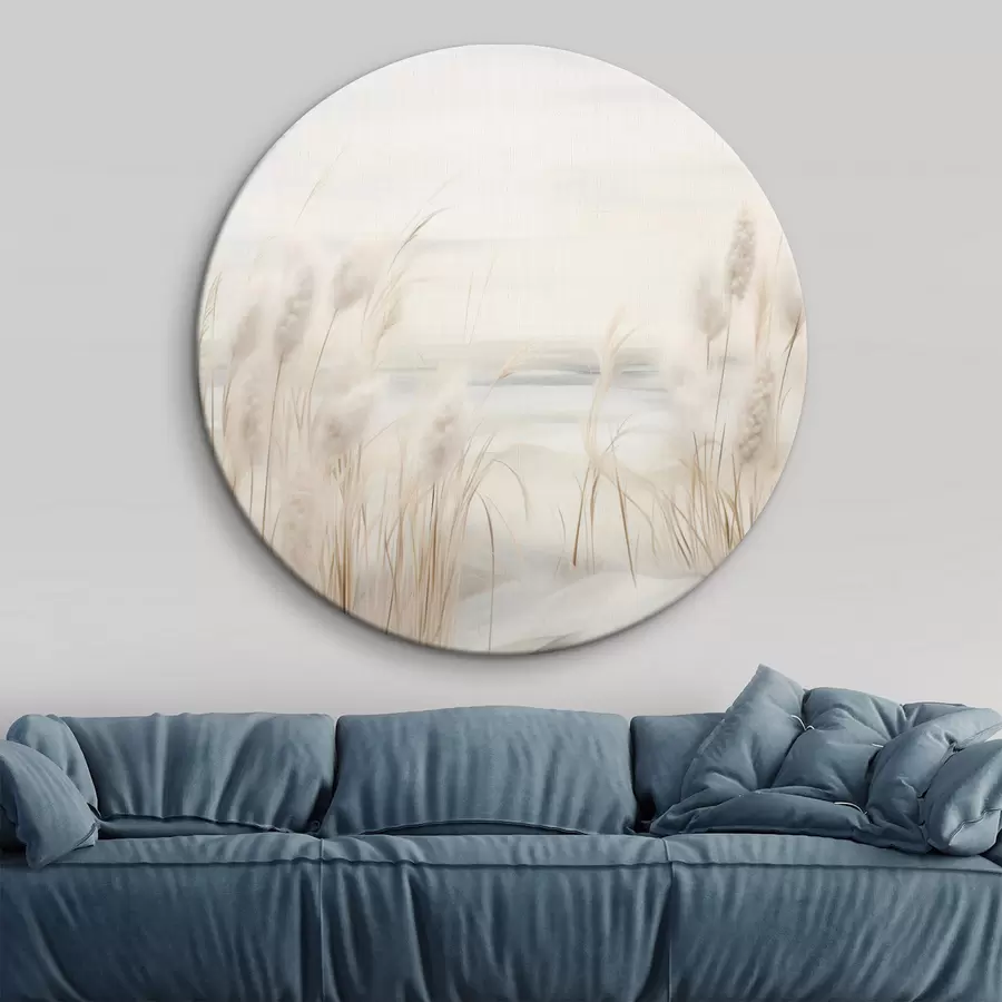 Wandbilder Beigefarbenes Schilf im Vordergrund, mit Samenköpfen, weich und zart, ein verschwommener Hintergrund und ein heller Himmel r44851