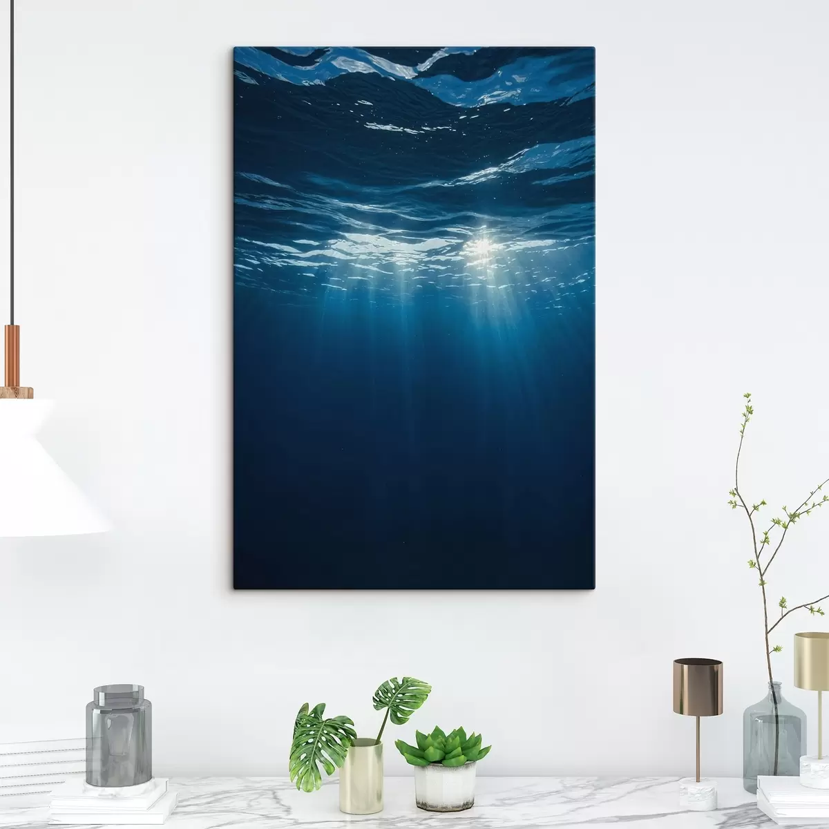 Wandbilder Lichtstrahlen unter Wasser im tiefblauen Ozean s44897