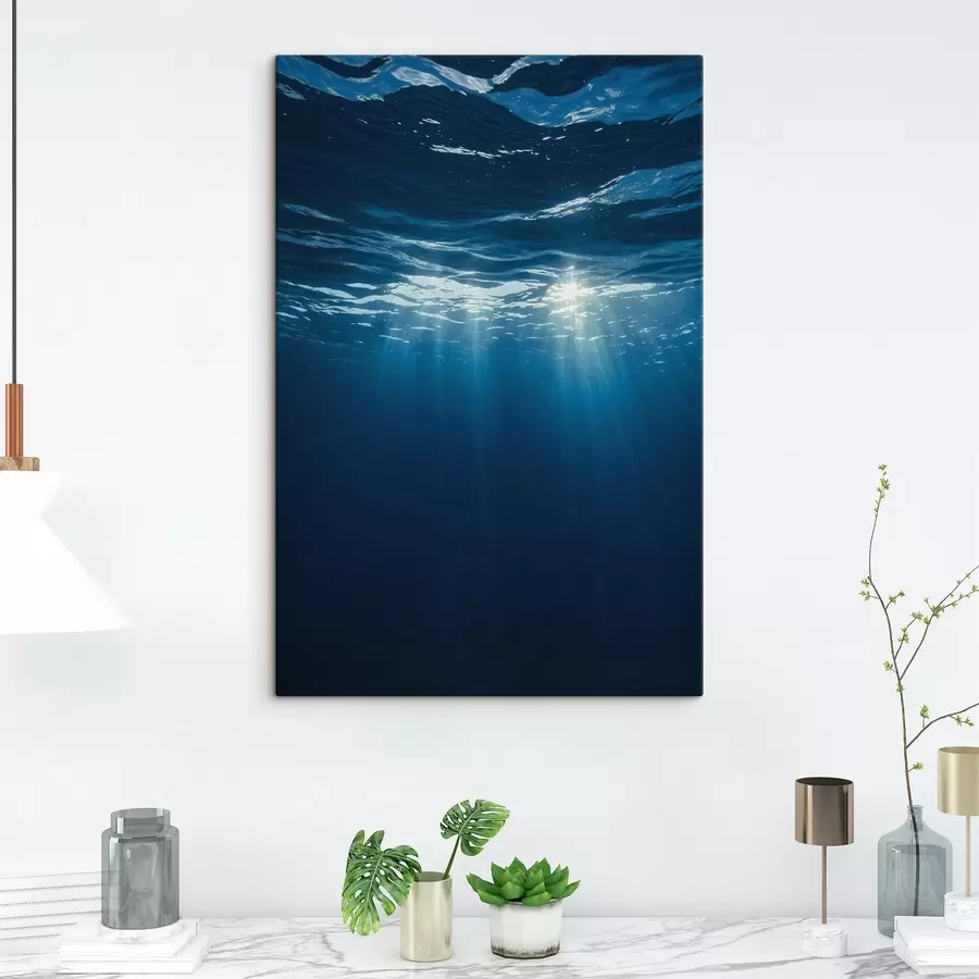 Wandbilder Lichtstrahlen unter Wasser im tiefblauen Ozean s44897