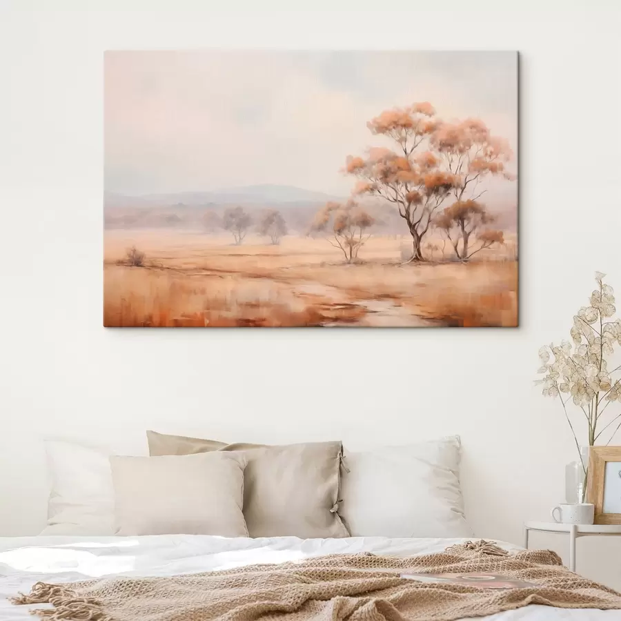 Wandbilder Ein Feld mit orangefarbenem Gras und einige Bäume mit orangefarbenen Blättern, Berge im Hintergrund mit einem bewölkten Himmel s44927