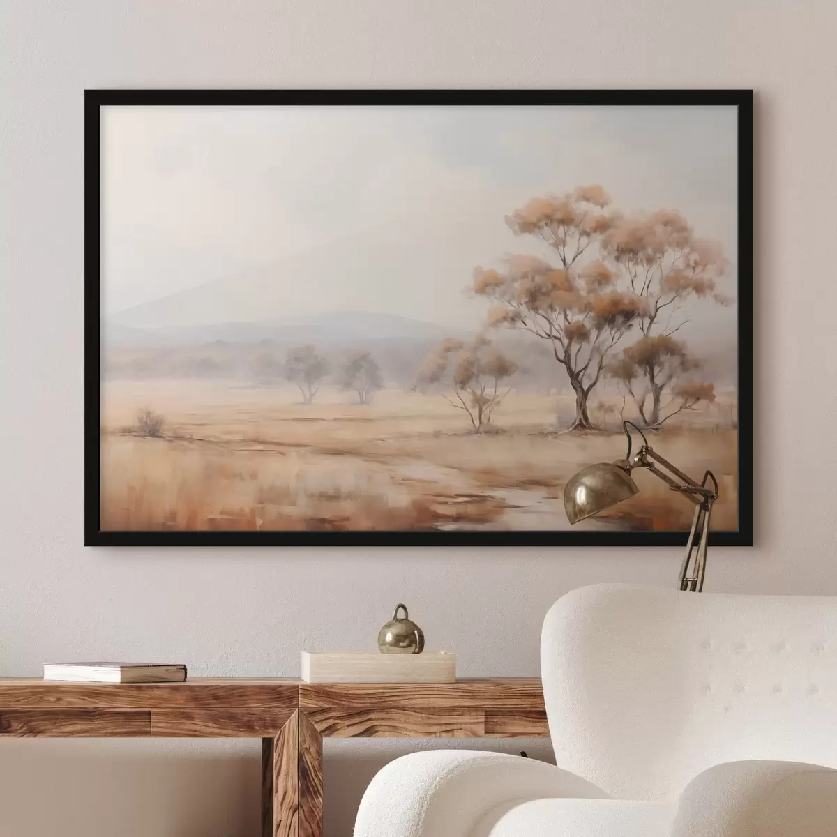 Poster Ein Feld mit orangefarbenem Gras und einige Bäume mit orangefarbenen Blättern, Berge im Hintergrund mit einem bewölkten Himmel f44927